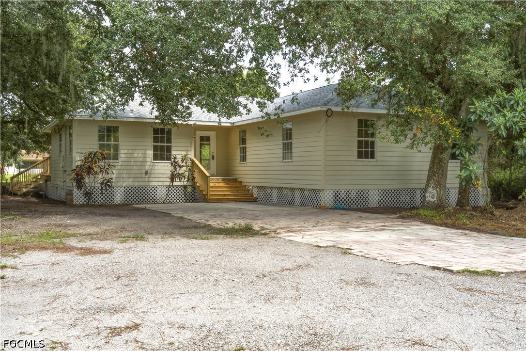 5 bed home in Lehigh Acres