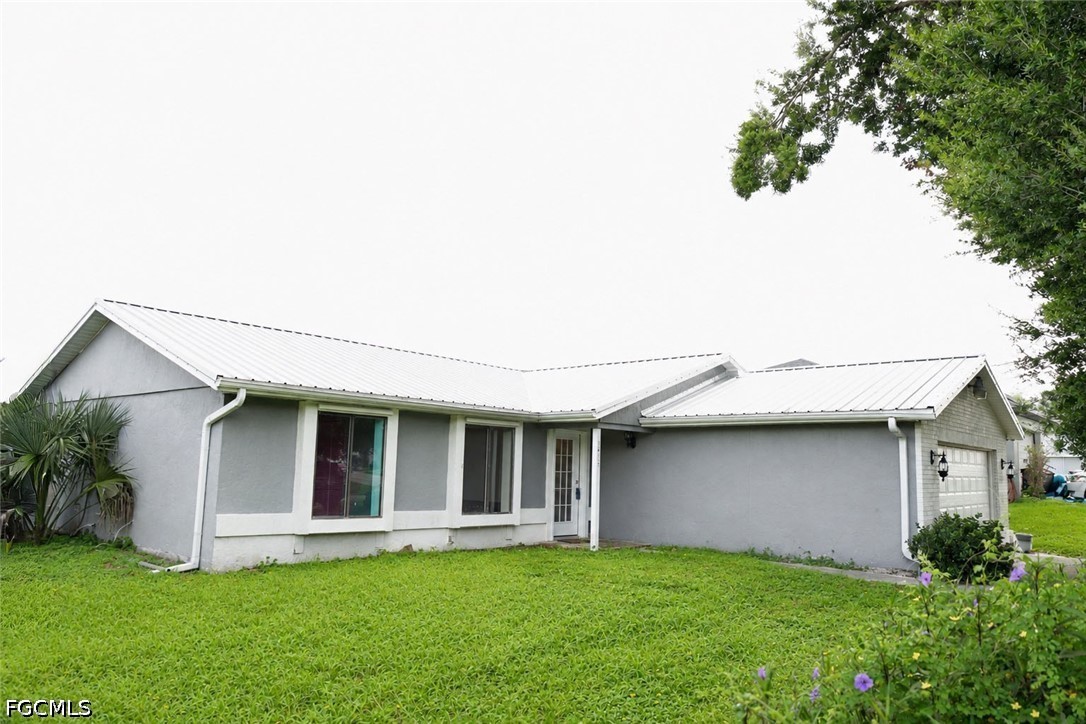 3 bed home in Lehigh Acres