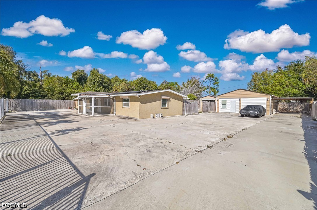 6 bed home in Fort Myers