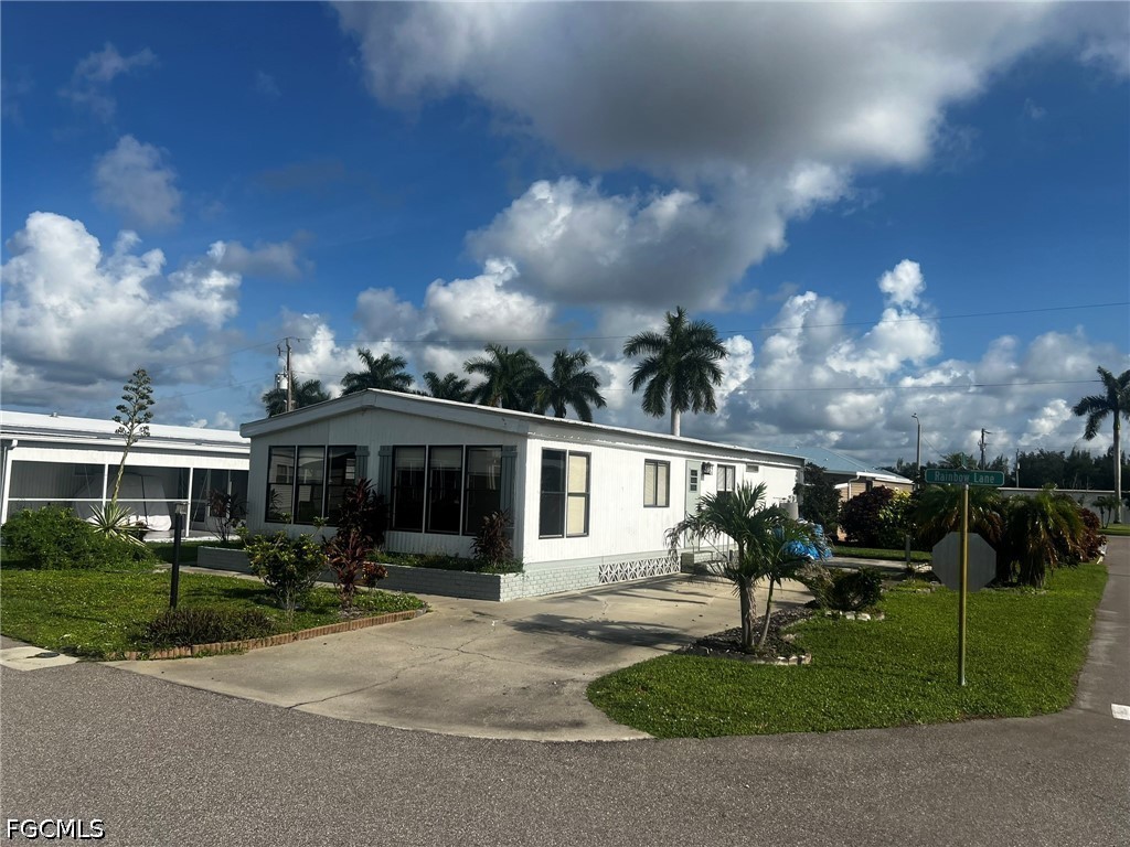 2 bed home in North Fort Myers