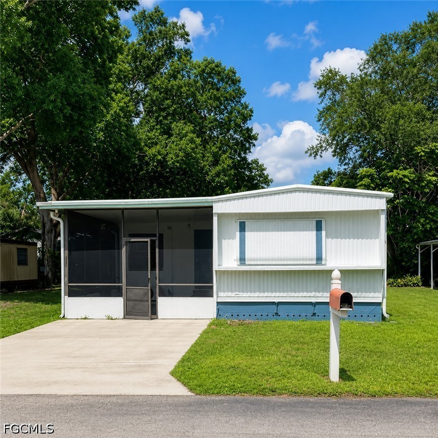 2 bed home in Fort Myers