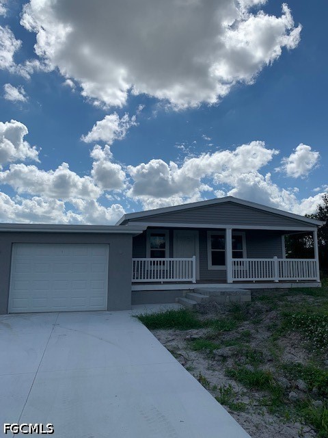 3 bed home in Lehigh Acres