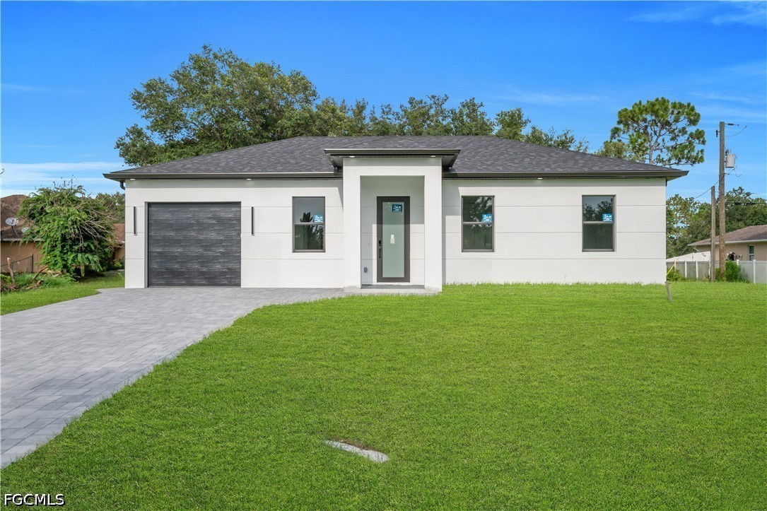3 bed home in Lehigh Acres