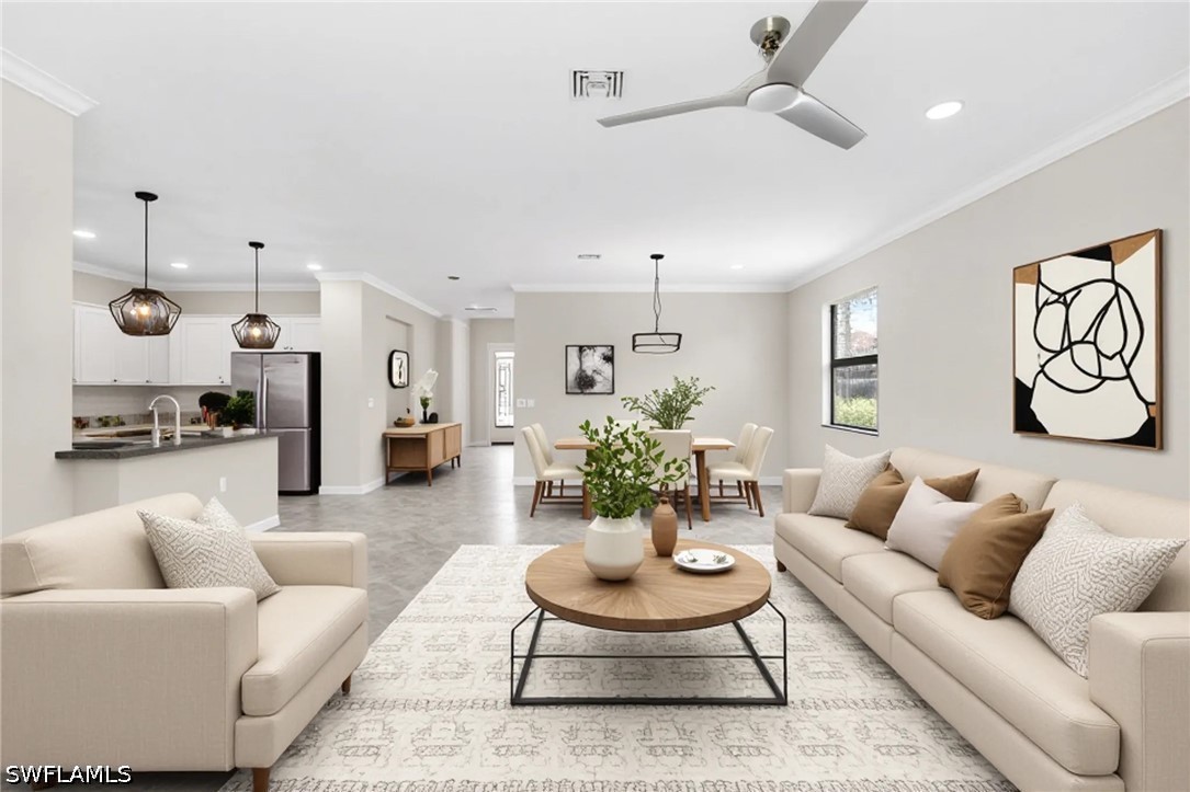 4 bed home in Estero