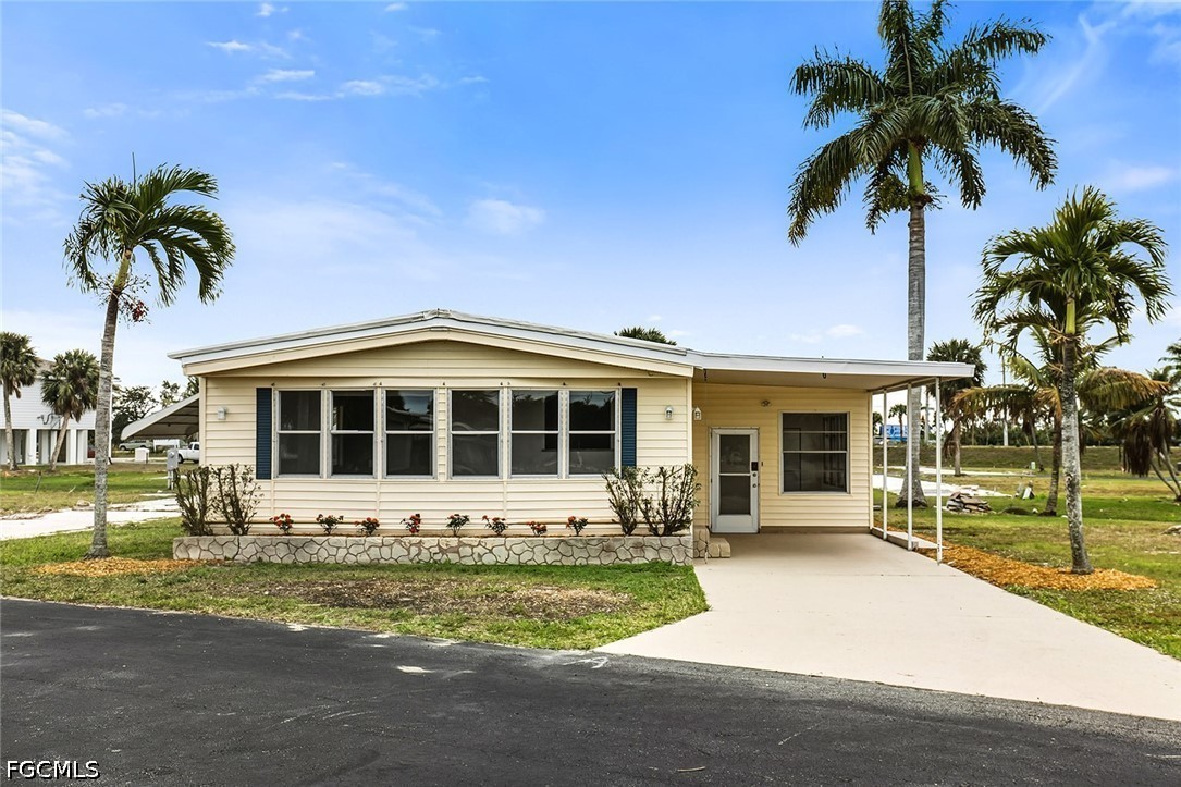 2 bed home in Fort Myers