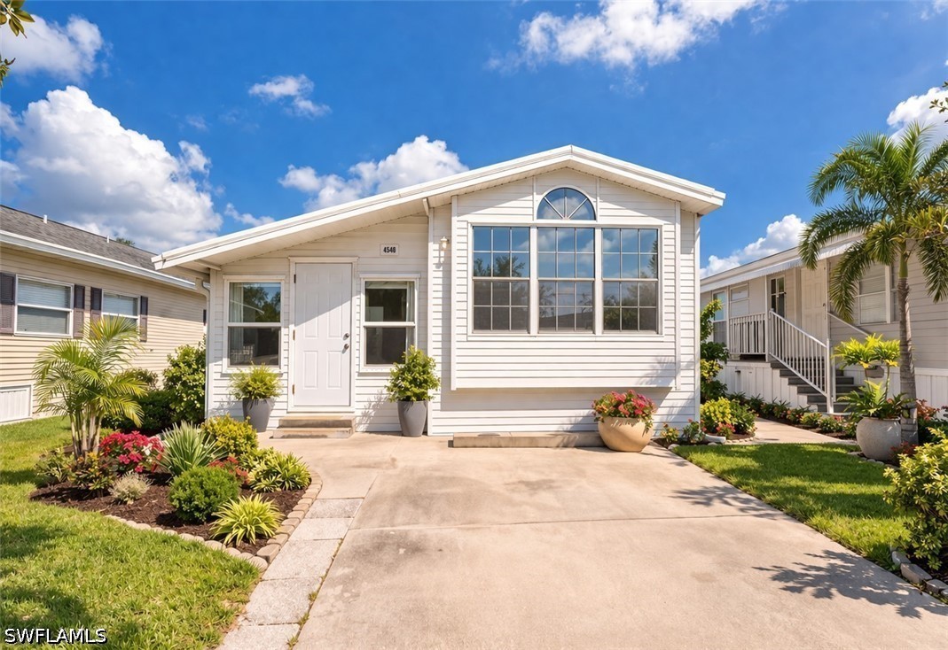 1 bed home in Estero
