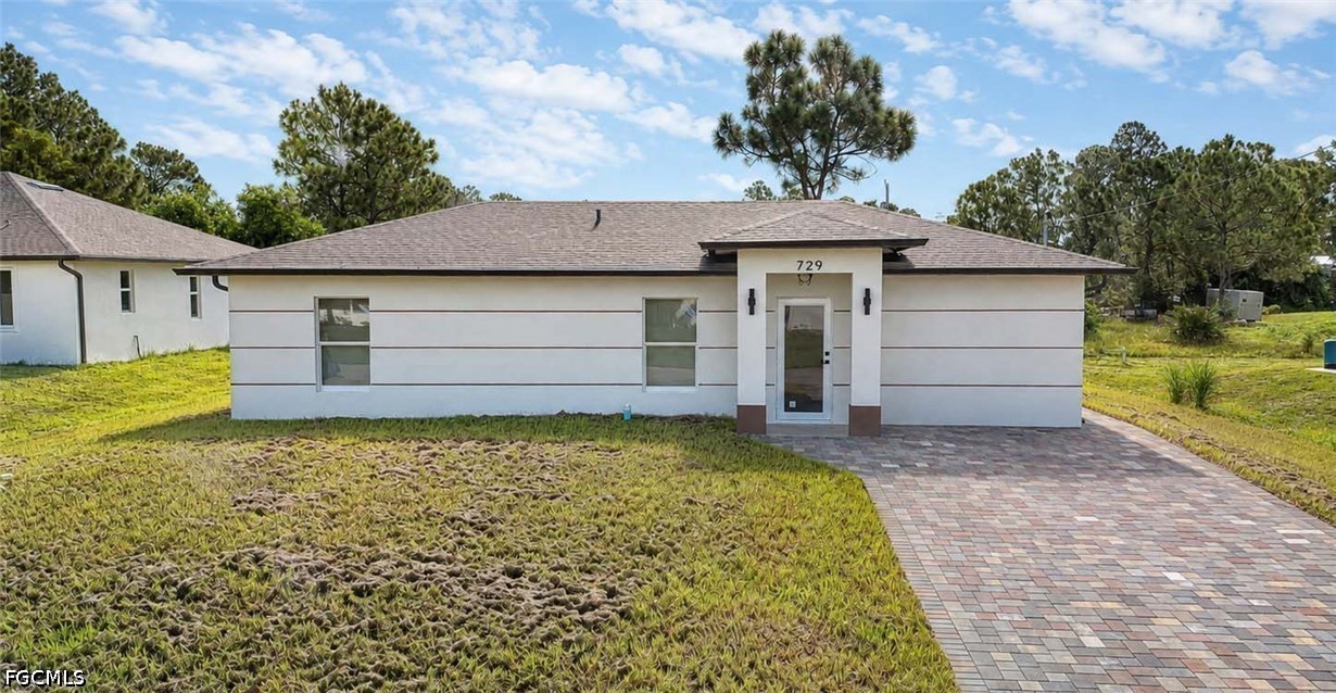 3 bed home in Lehigh Acres