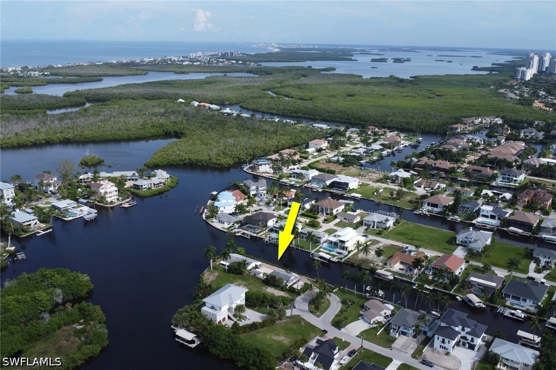 6 bed home in Bonita Springs