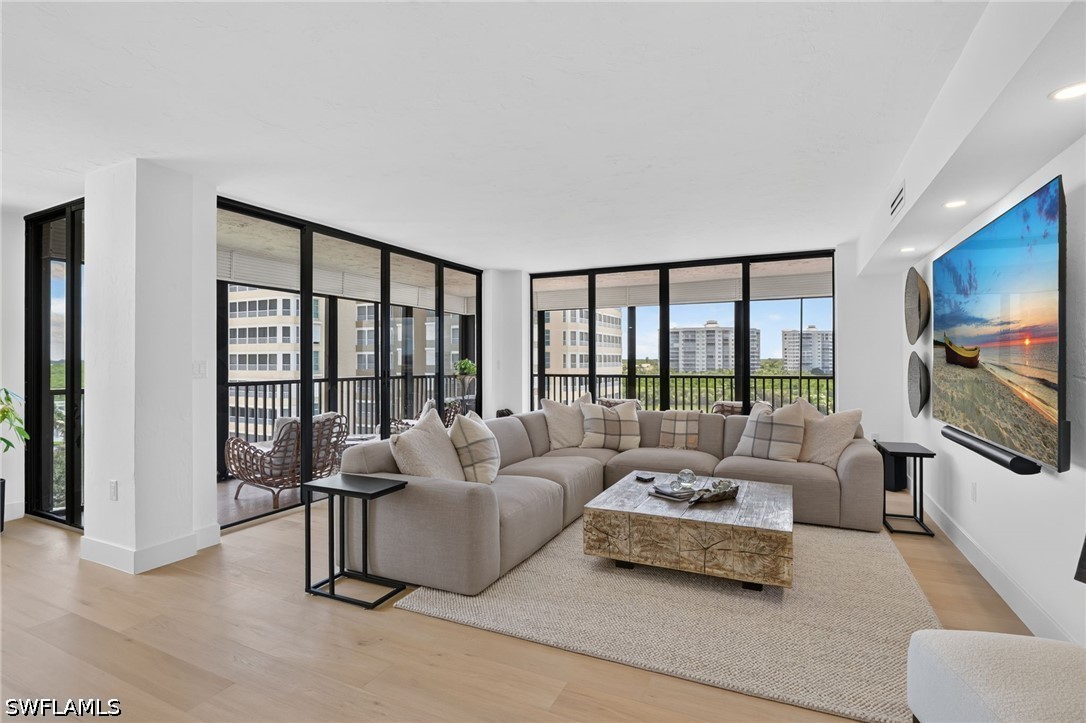 2 bed home in Naples