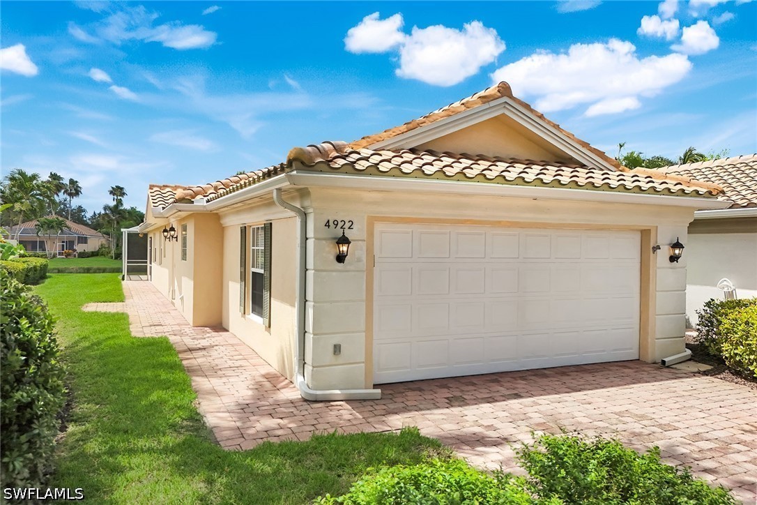 2 bed home in Naples
