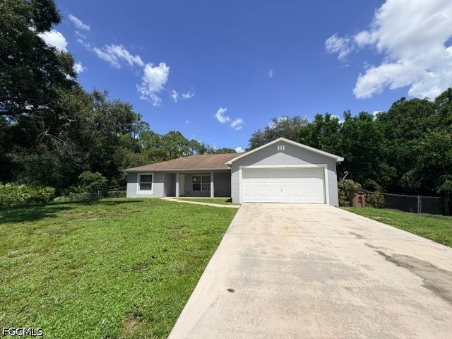 3 bed home in Lehigh Acres