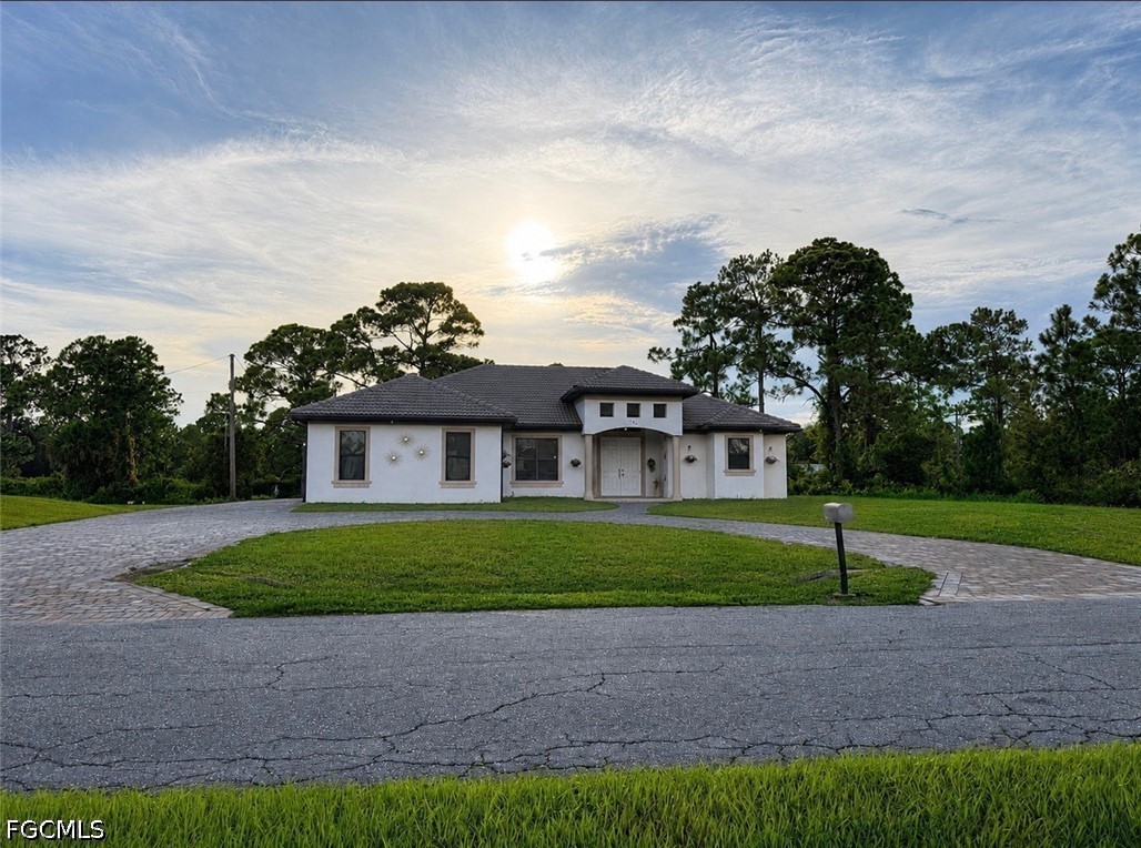 3 bed home in Lehigh Acres