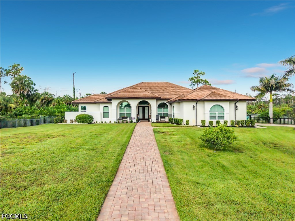 4 bed home in Naples