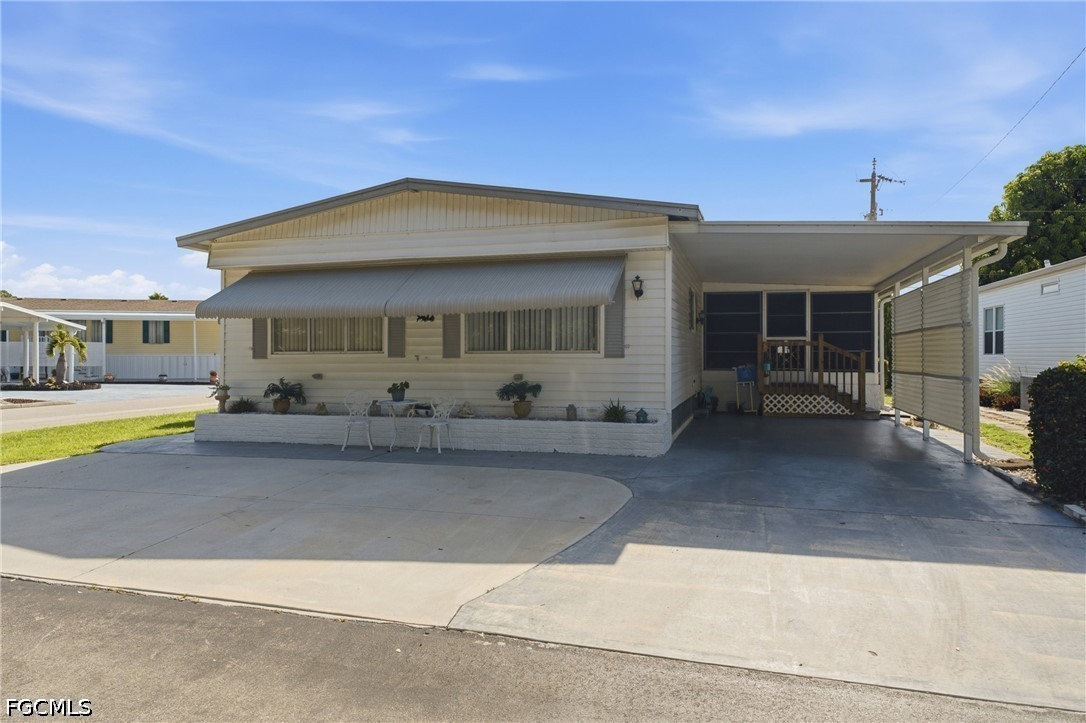 2 bed home in North Fort Myers