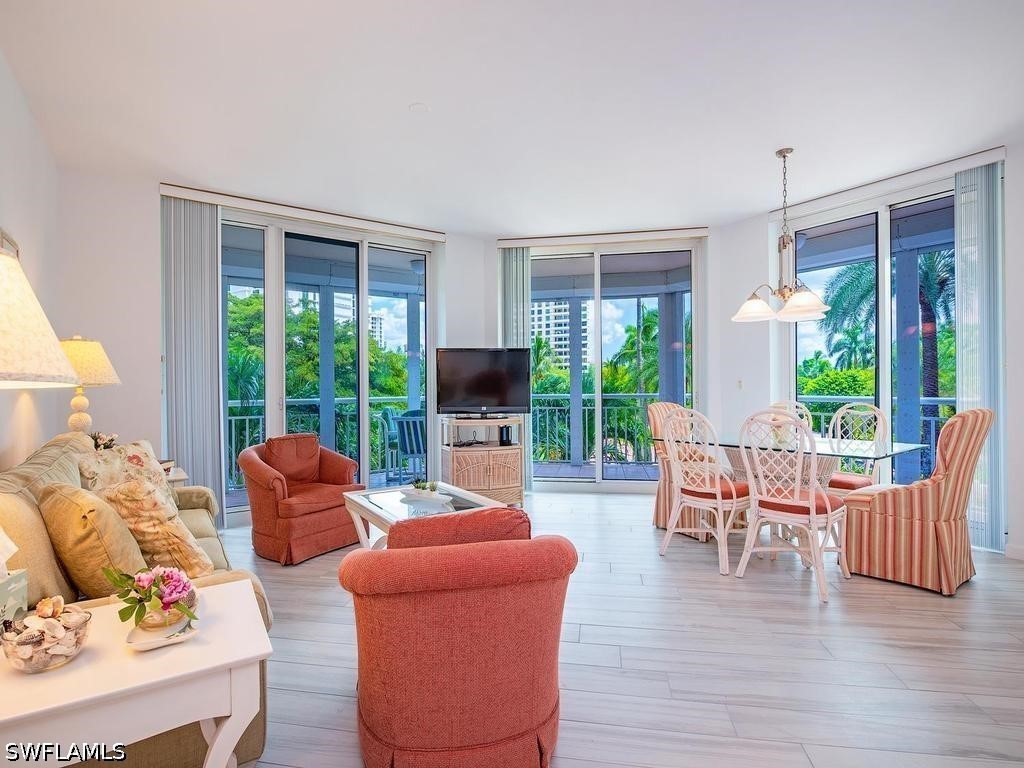 2 bed home in Naples