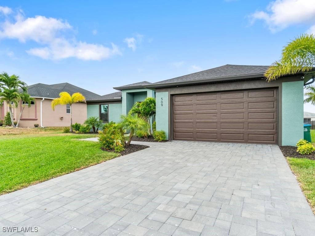 3 Bed Pool Home for Sale in Cape Coral, photo 2