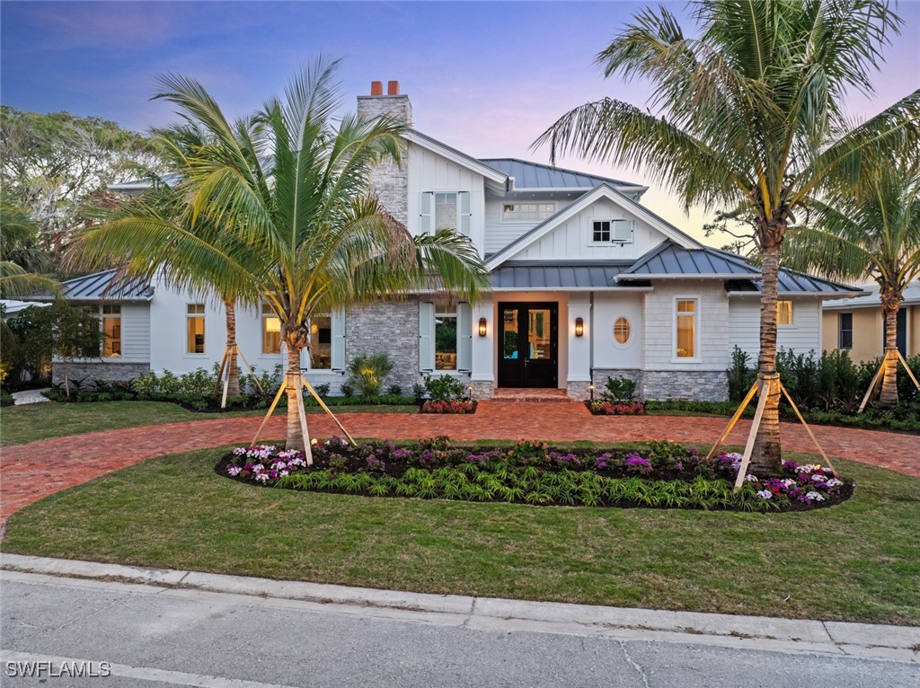 5 Bed Pool Home for Sale in Olde Naples, photo 2