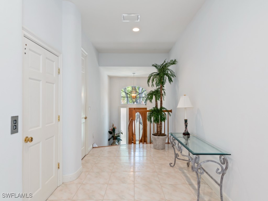2 Bed Attached for Sale in Naples, photo 2