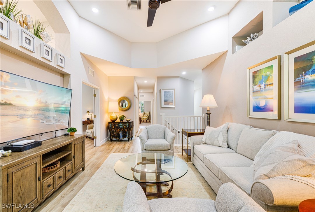 3 Bed Condominium for Sale in Turtle Point, photo 2