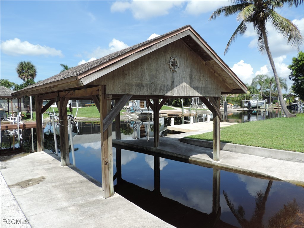 2 Bed Waterfront Home for Sale in Island Park, photo 2