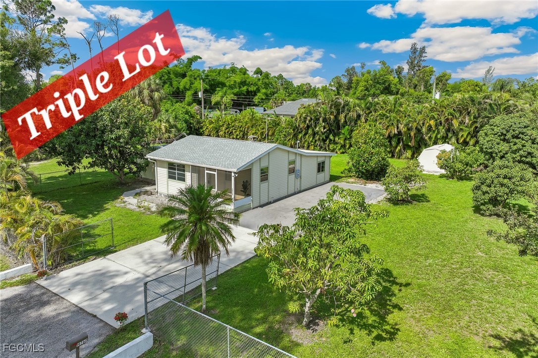 2 Bed SingleFamilyResidence for Sale in Fort Myers, photo 2