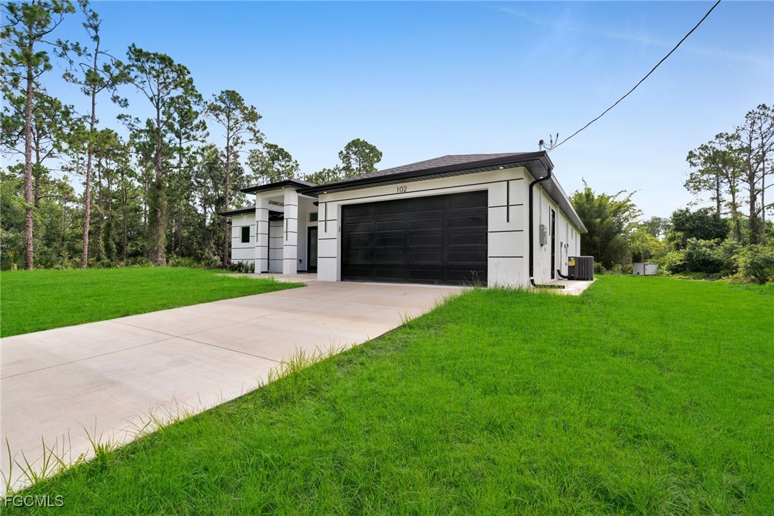 4 Bed SingleFamilyResidence for Sale in Lehigh Acres, photo 2