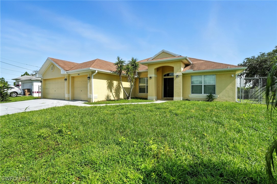 4 Bed SingleFamilyResidence for Sale in Lehigh Acres, photo 2