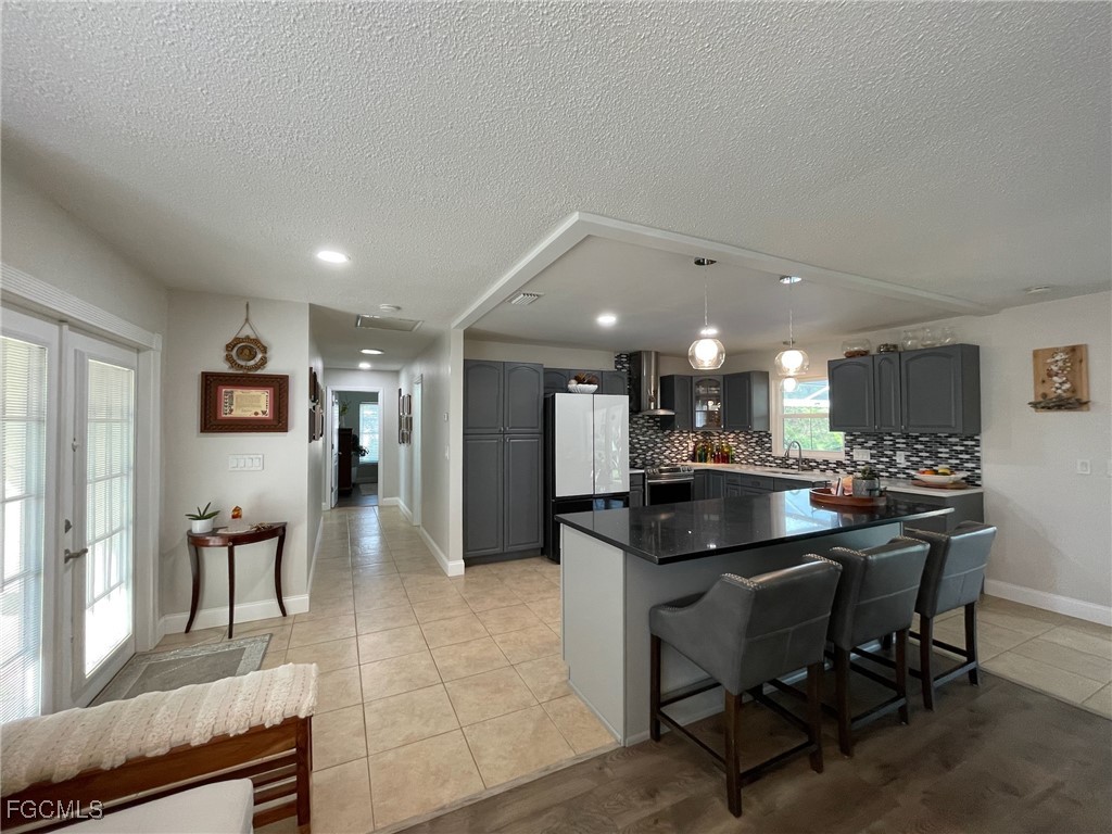 3 Bed Pool Home for Sale in Lehigh Acres, photo 2