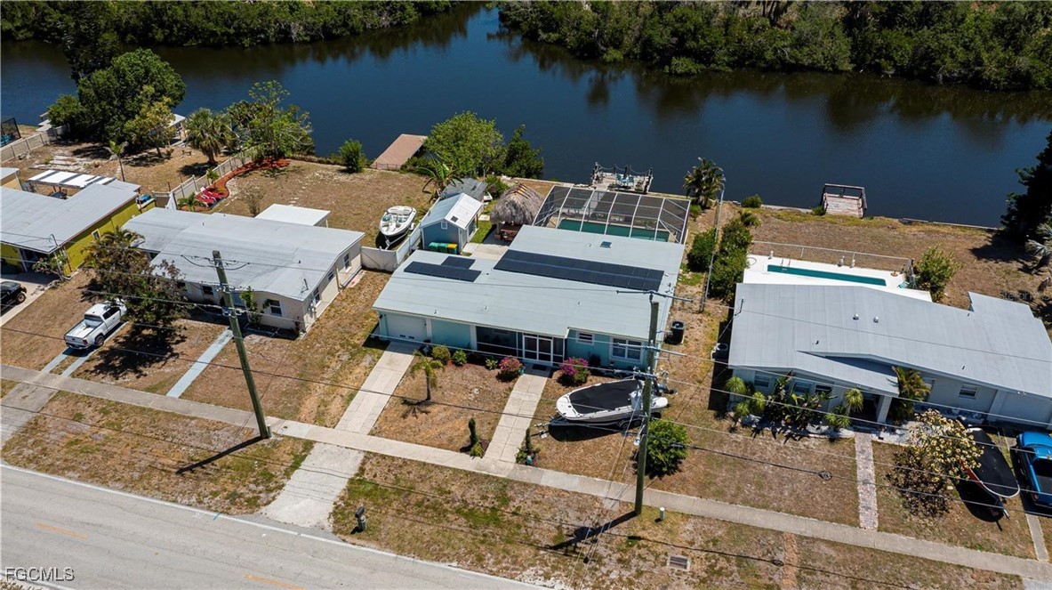 2 Bed Pool Home for Sale in Port Charlotte, photo 2