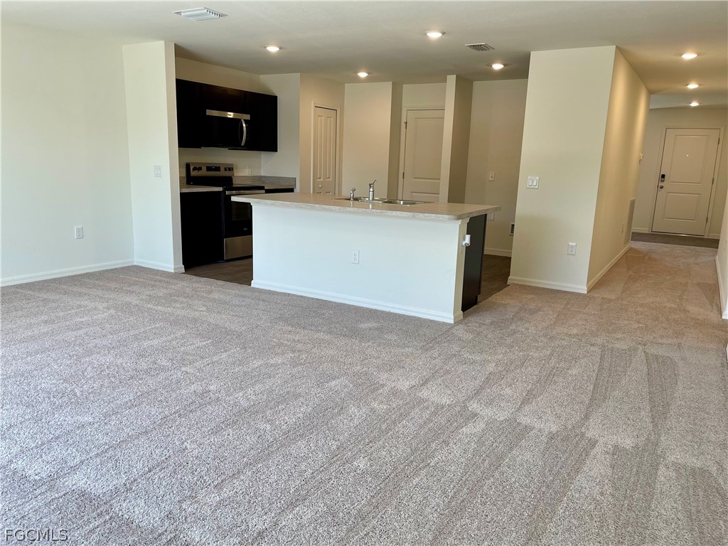 4 Bed SingleFamilyResidence for Sale in Cape Coral, photo 2