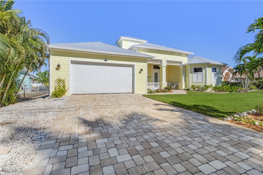 3 Bed Pool Home for Sale in Bokeelia, photo 2