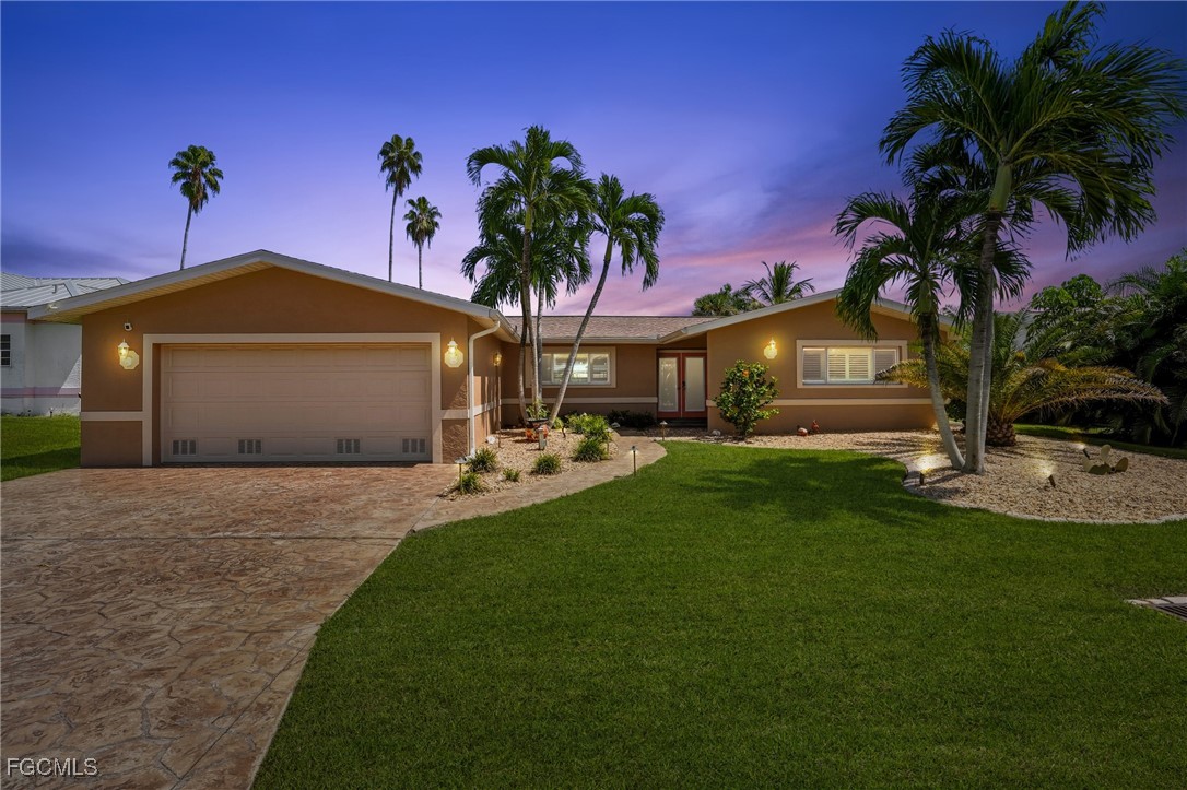 3 Bed Pool Home for Sale in Cape Coral, photo 2
