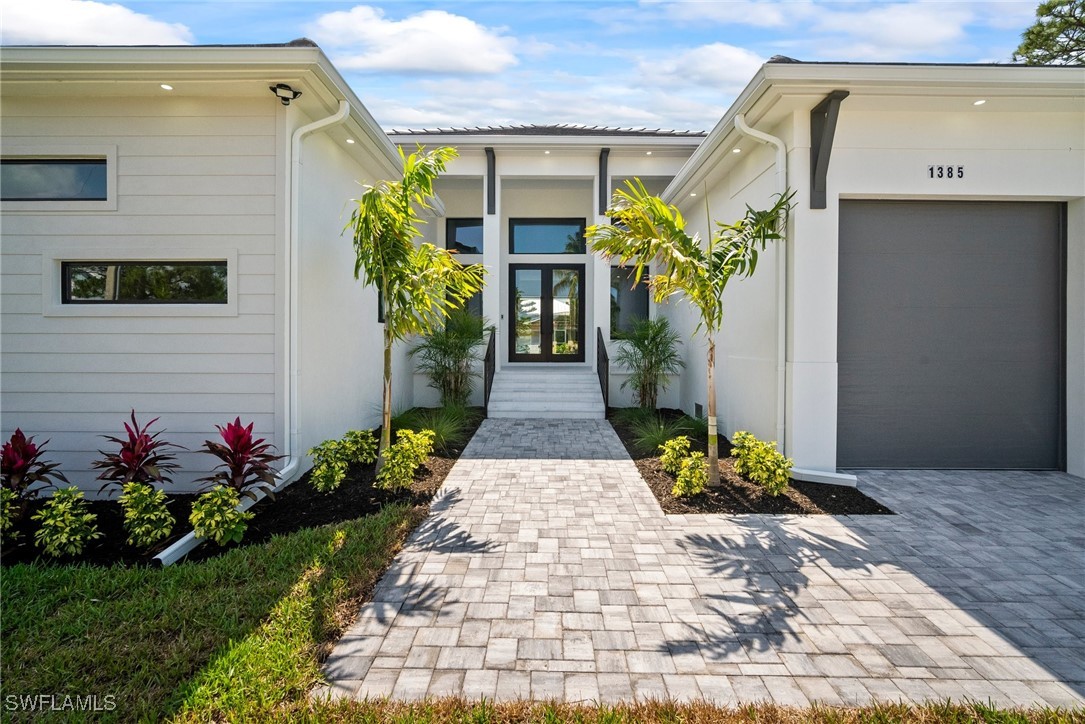 3 Bed Pool Home for Sale in Marco Island, photo 2