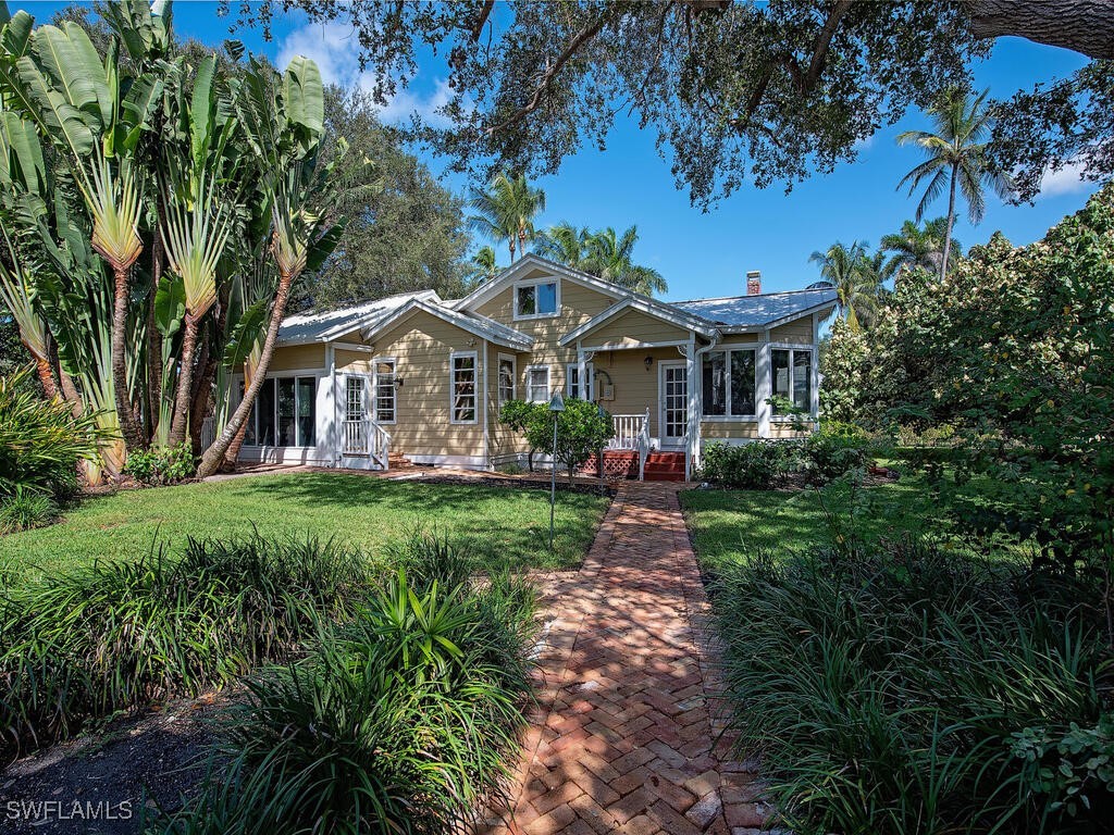 3 Bed SingleFamilyResidence for Sale in Olde Naples, photo 2