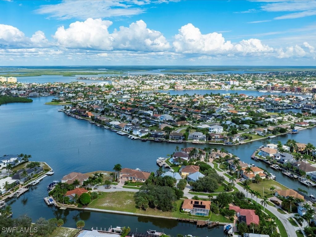 3 Bed Pool Home for Sale in Collier Bay, photo 2