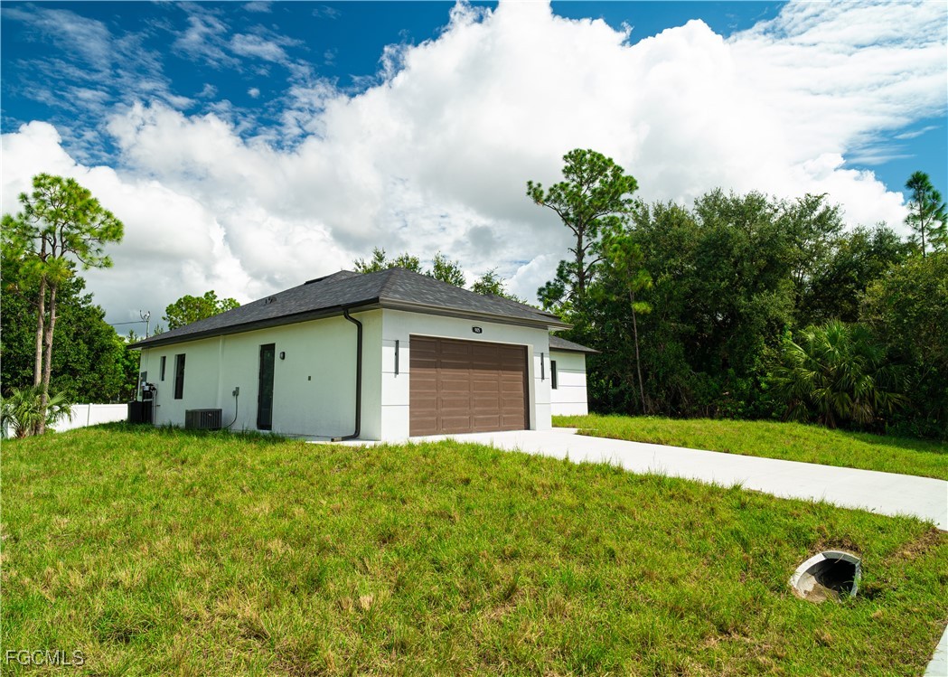 3 Bed SingleFamilyResidence for Sale in Lehigh Acres, photo 2