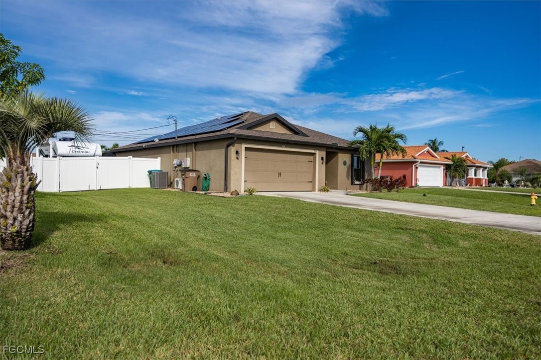 3 Bed SingleFamilyResidence for Sale in Cape Coral, photo 2