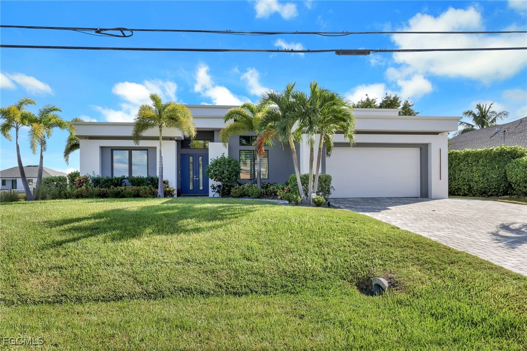 3 Bed Pool Home for Sale in Cape Coral, photo 2