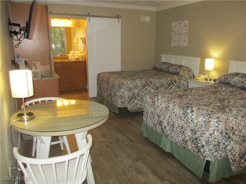 Condominium for Sale in Naples, photo 2