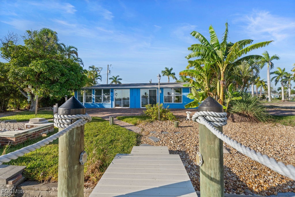 3 Bed Waterfront Home for Sale in Matlacha, photo 2