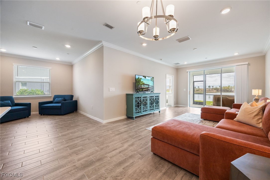 2 Bed Waterfront Home for Sale in Fort Myers, photo 2