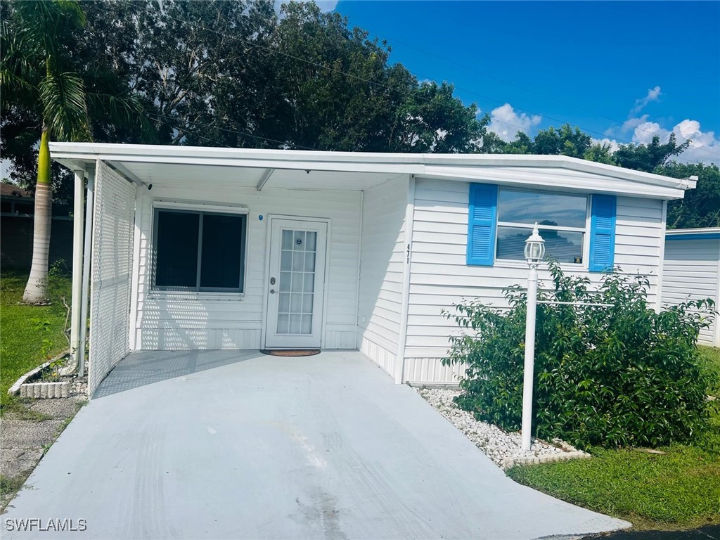 1 Bed ManufacturedHome for Sale in Naples, photo 2