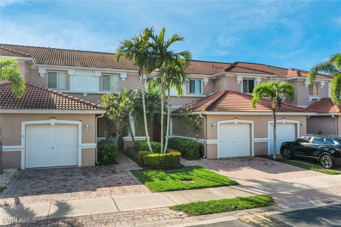 3 Bed Townhouse for Sale in Colonnade At Forum, photo 2