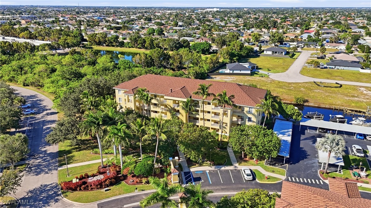 2 Bed Waterfront Home for Sale in Cape Coral, photo 2