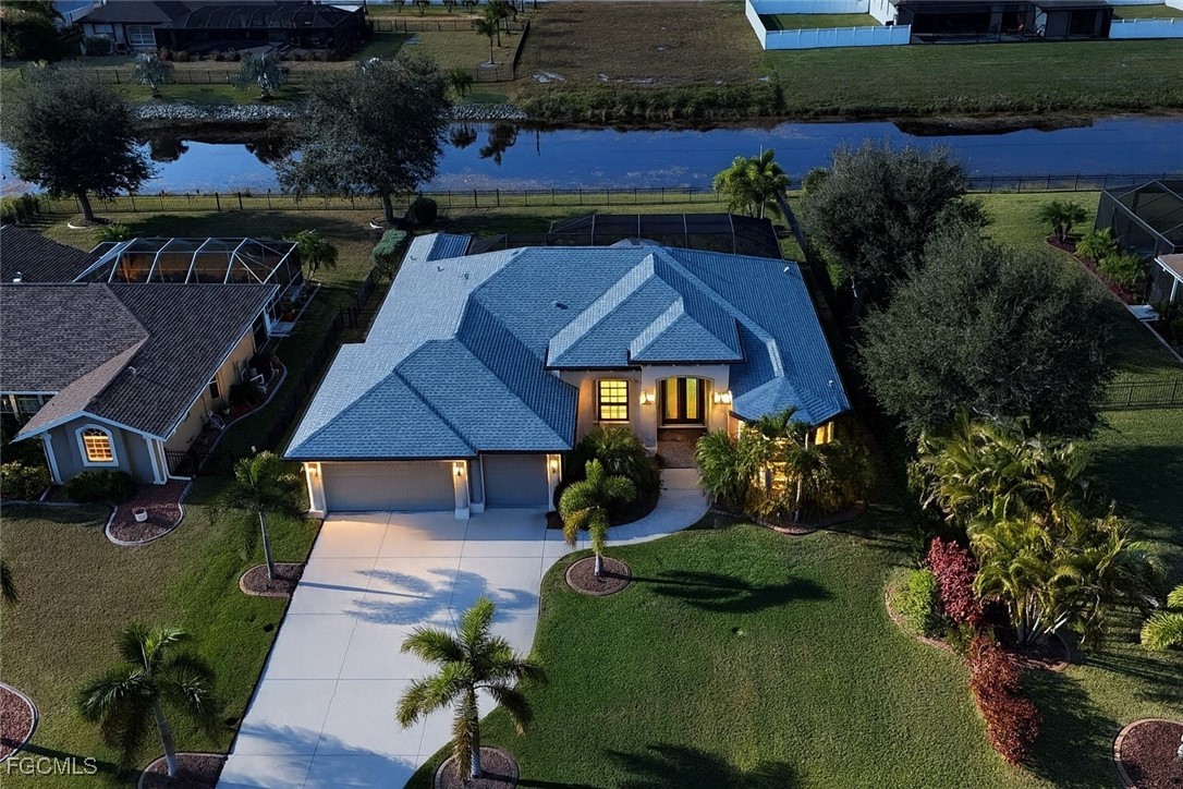 3 Bed Pool Home for Sale in Broadmoor, photo 2