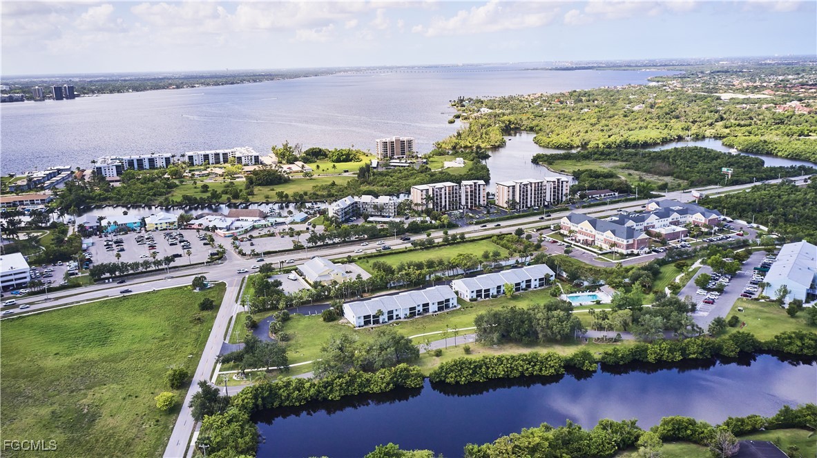 2 Bed Condominium for Sale in North Fort Myers, photo 2