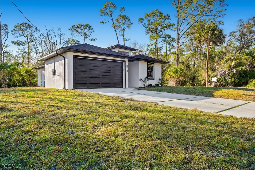 3 Bed SingleFamilyResidence for Sale in Port Charlotte, photo 2
