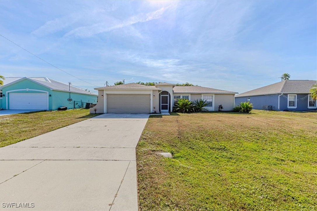 3 Bed SingleFamilyResidence for Sale in Cape Coral, photo 2