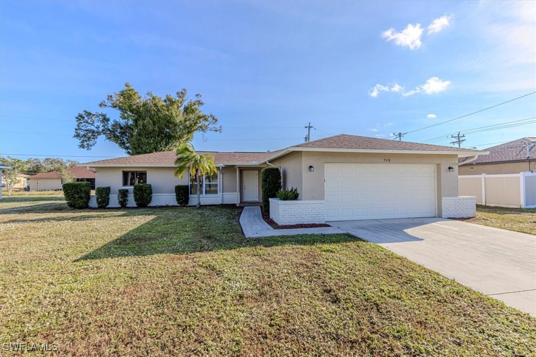 3 Bed SingleFamilyResidence for Sale in Cape Coral, photo 2