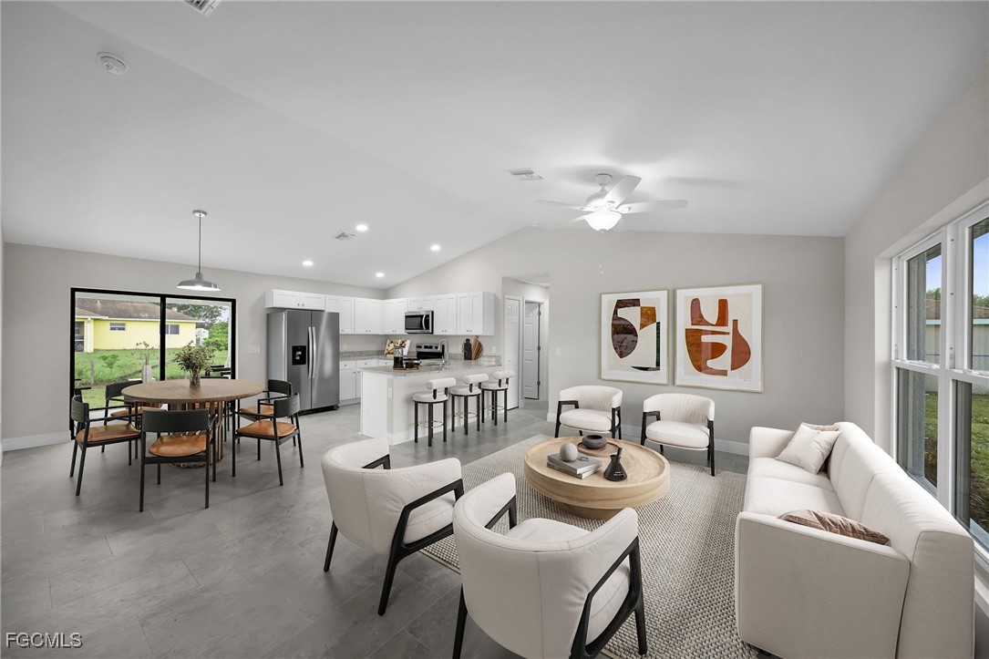 3 Bed SingleFamilyResidence for Sale in Lehigh Acres, photo 2
